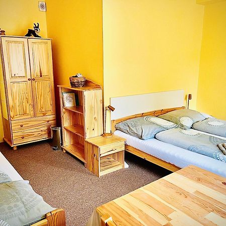 P&P Jicin Apartments - Soukrome 2-3 Luzkove Pokoje S Vlastni Kuchyni A Koupelnou Εξωτερικό φωτογραφία