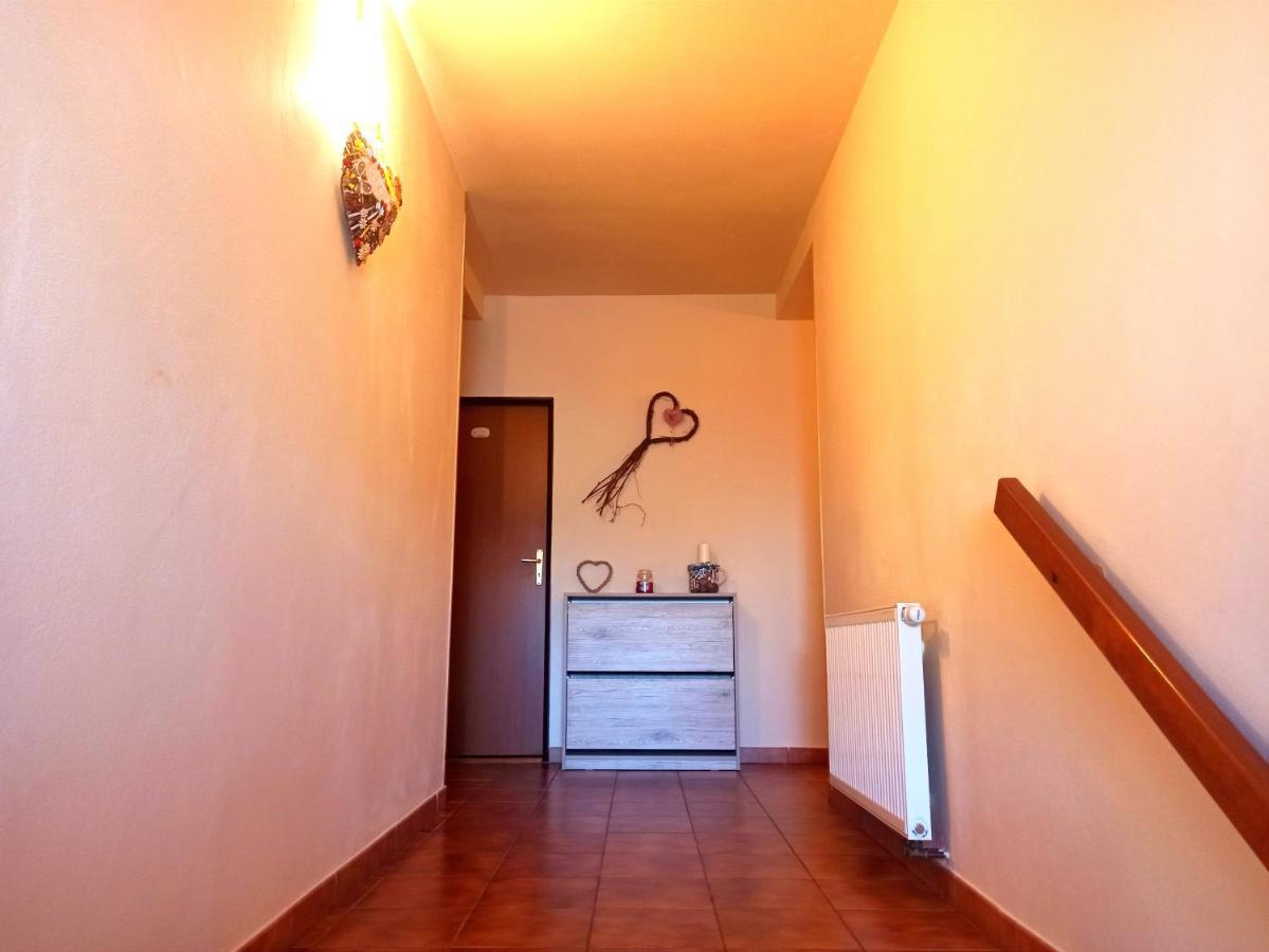 P&P Jicin Apartments - Soukrome 2-3 Luzkove Pokoje S Vlastni Kuchyni A Koupelnou Εξωτερικό φωτογραφία