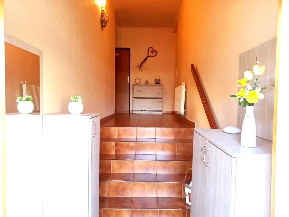 P&P Jicin Apartments - Soukrome 2-3 Luzkove Pokoje S Vlastni Kuchyni A Koupelnou Εξωτερικό φωτογραφία