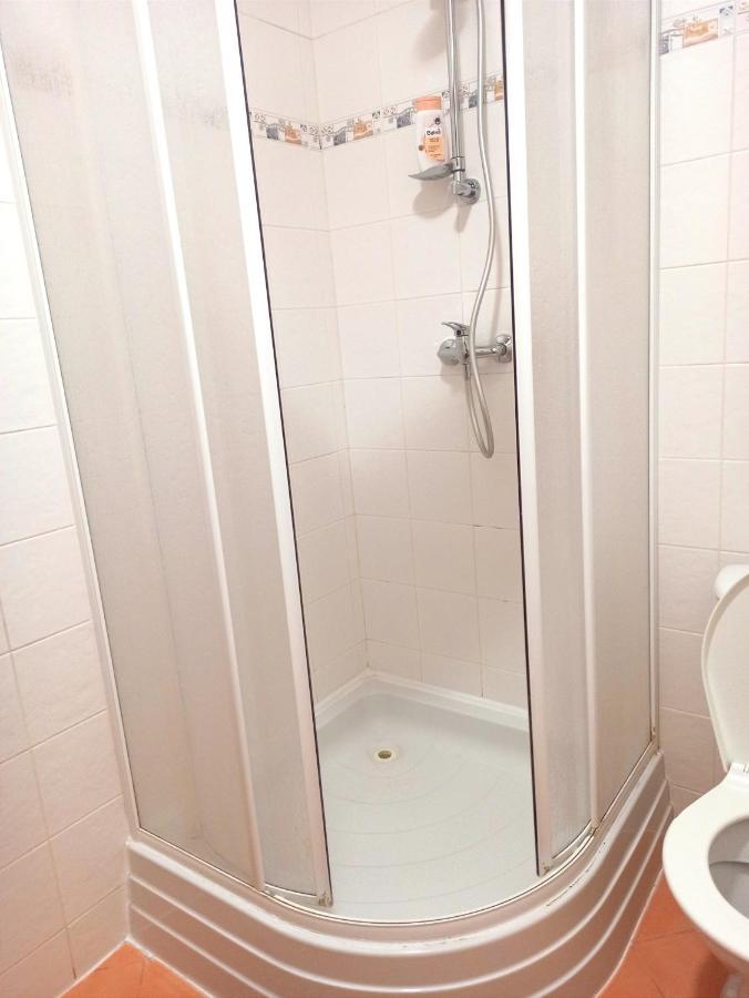 P&P Jicin Apartments - Soukrome 2-3 Luzkove Pokoje S Vlastni Kuchyni A Koupelnou Εξωτερικό φωτογραφία