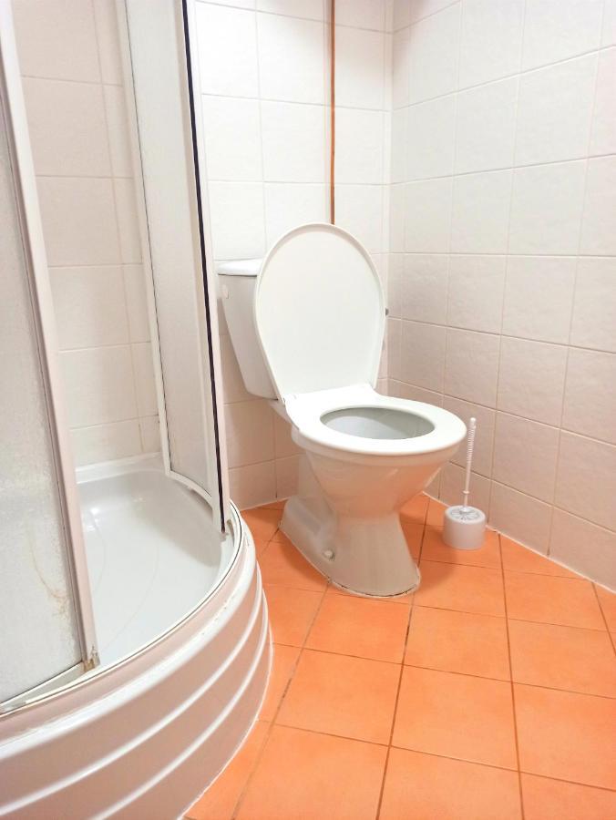 P&P Jicin Apartments - Soukrome 2-3 Luzkove Pokoje S Vlastni Kuchyni A Koupelnou Εξωτερικό φωτογραφία