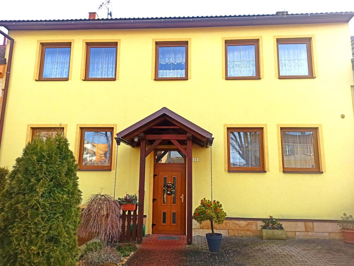 P&P Jicin Apartments - Soukrome 2-3 Luzkove Pokoje S Vlastni Kuchyni A Koupelnou Εξωτερικό φωτογραφία