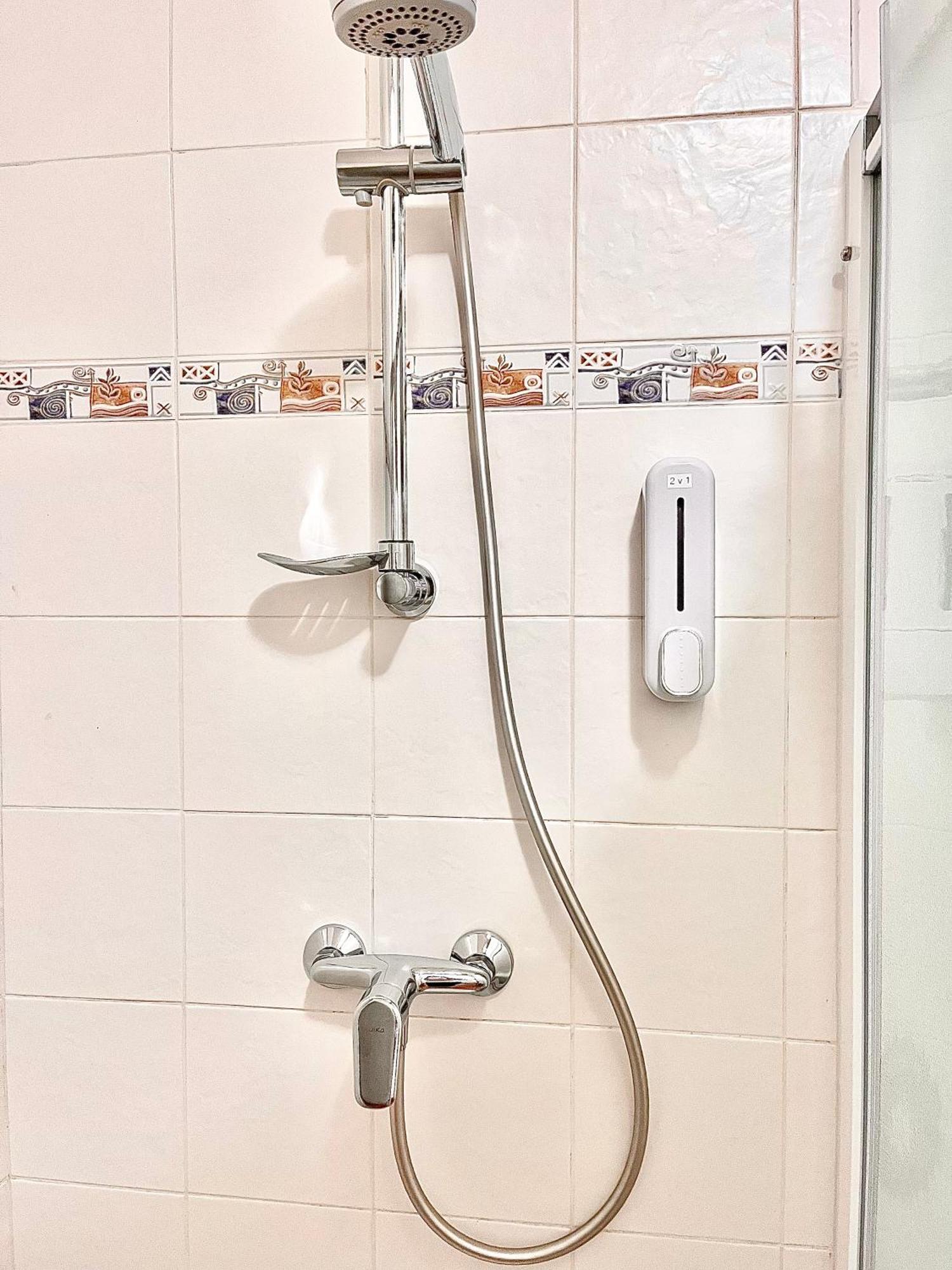 P&P Jicin Apartments - Soukrome 2-3 Luzkove Pokoje S Vlastni Kuchyni A Koupelnou Εξωτερικό φωτογραφία