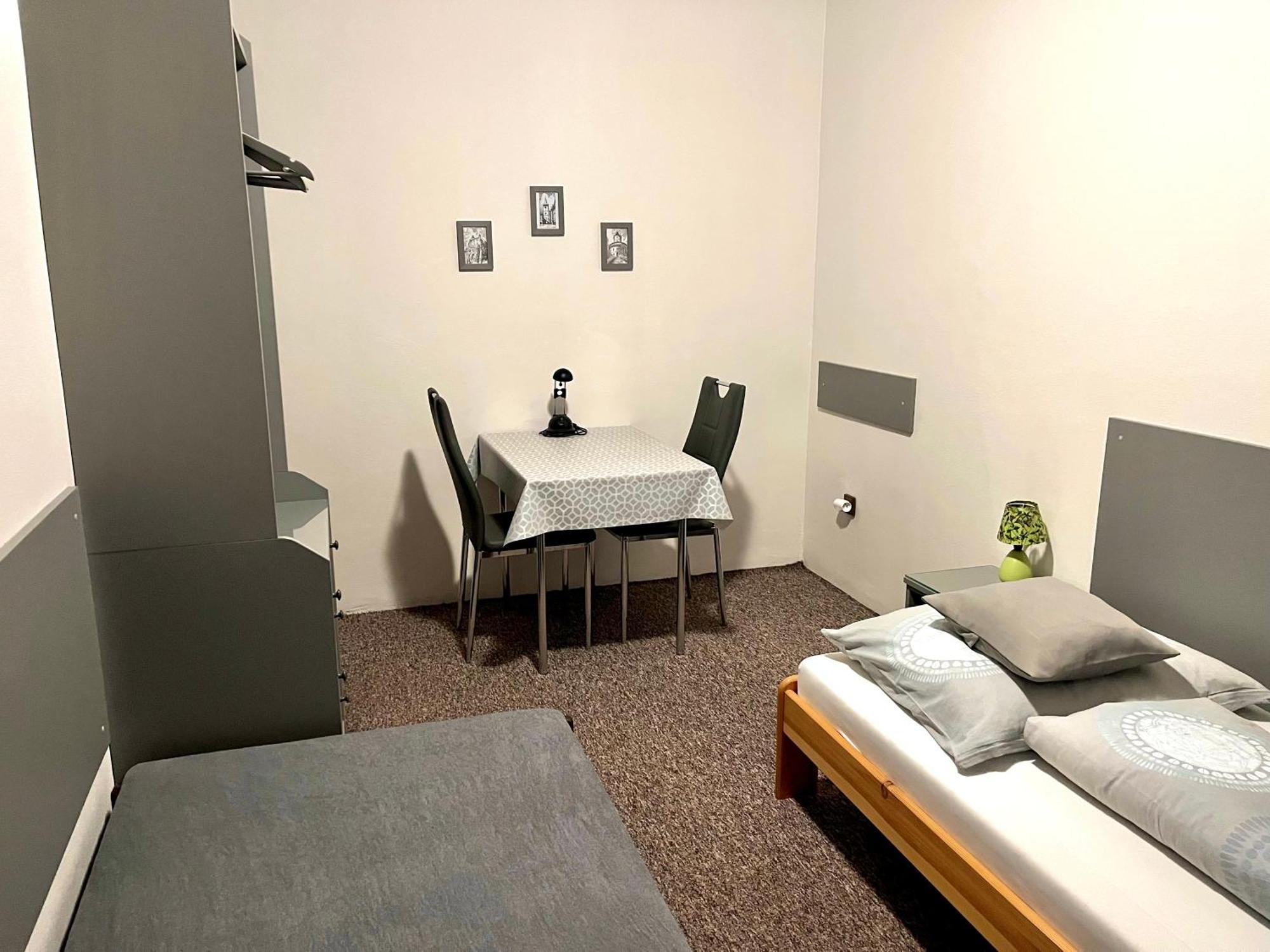 P&P Jicin Apartments - Soukrome 2-3 Luzkove Pokoje S Vlastni Kuchyni A Koupelnou Εξωτερικό φωτογραφία