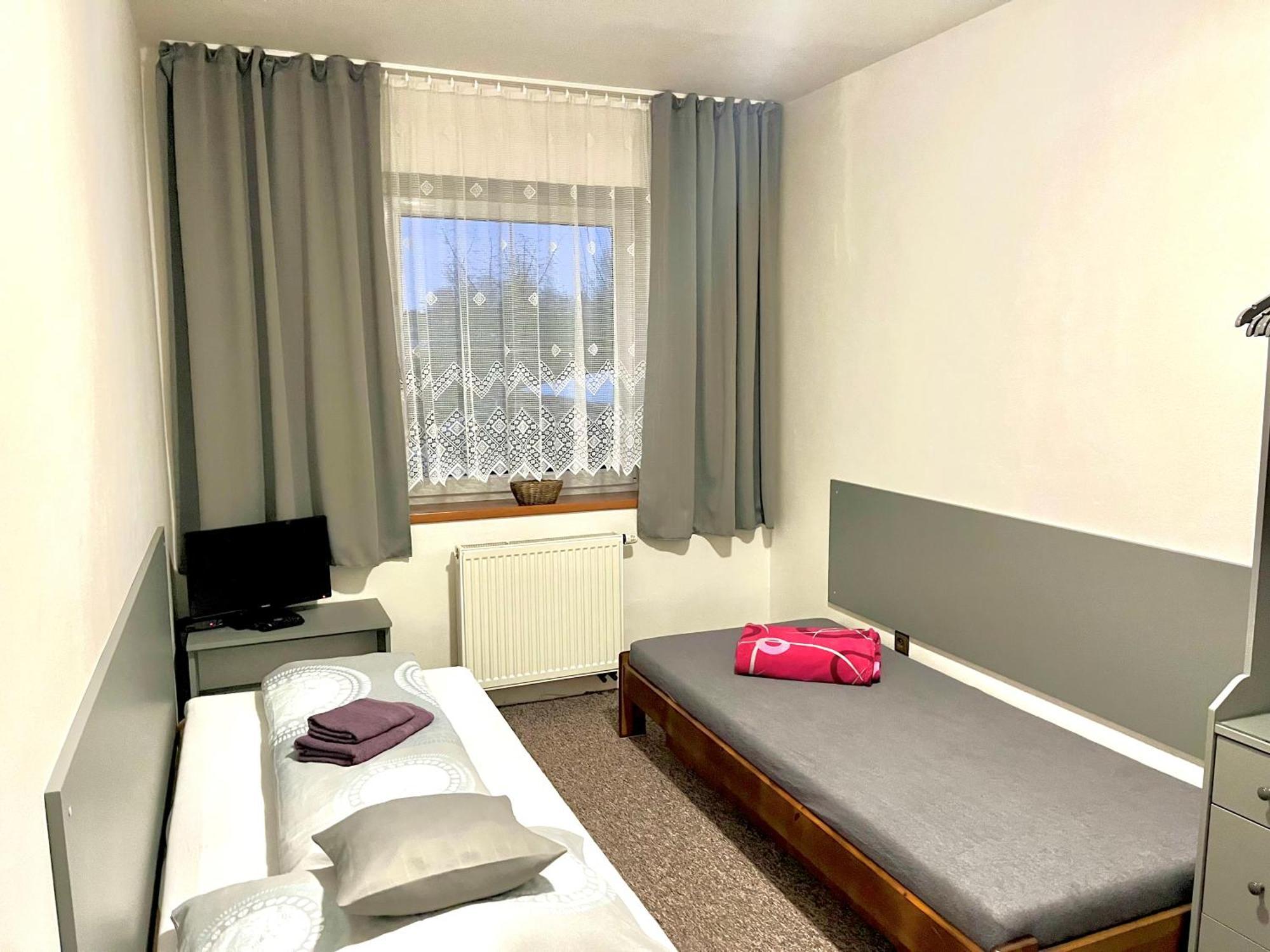 P&P Jicin Apartments - Soukrome 2-3 Luzkove Pokoje S Vlastni Kuchyni A Koupelnou Εξωτερικό φωτογραφία
